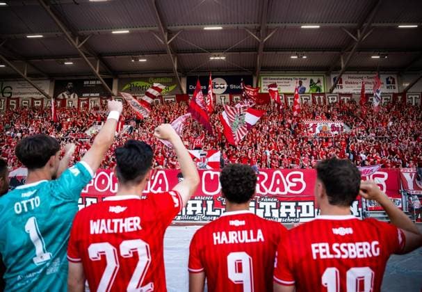 FUSSBALL REGIONALLIGA NORDOST - SAISON 2026-2027 - 1. SPIELTAG FC ROT WEISS ERFURT - BFC DYNAMO ** NUR FÜR REDAKTIONELLE ZWECKE ** EDITORIAL USE ONLY **<p>24 07 2026-Erfurt: Fussball Regionalliga Nordost 1. Spieltag Saison 2026-2027 Steigerwaldstadion FC Rot Weiss Erfurt - BFC Dynamo im Foto: Die Erfurter Mannschaft feiert nach dem Spiel mit den Fans ( Deutschland Thueringen Erfurt Copyright: SaschaxFromm *** SOCCER REGIONAL LEAGUE NORTHEAST 2026–2027 SEASON, MATCHDAY 1: FC ROT WEISS ERFURT vs. BFC DYNAMO ** FOR EDITORIAL PURPOSES ONLY ** EDITORIAL USE ONLY ** July 24, 2026 Erfurt Soccer Regional League Northeast Matchday 1, 2026–2027 Season Steigerwald Stadium FC Rot Weiss Erfurt vs. BFC Dynamo (pictured) The Erfurt team celebrates with fans after the game Germany Thuringia Erfurt Copyright SaschaxFromm Copyright: SaschaxFromm doc86v6lgkseydvfgopmda ,EDITORIAL USE ONLY