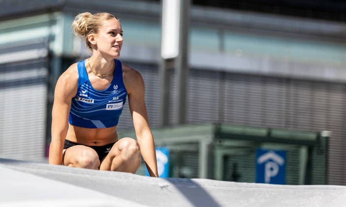 Deutsche Leichtathletik-Meisterschaften Stabhochsprung Frauen; Hannover, 24.07.2026 Tamineh Steinmeyer (LAZ Zweibrücken) im Stabhochsprung der Frauen; Deutsche Leichtathletik-Meisterschaften Stabhochsprung Frauen am 24.07.2026 auf dem Opernplatz in Hannover (Niedersachsen). *** German Track and Field Championships—Women’s Pole Vault, Hanover, July 24, 2026 Tamineh Steinmeyer (LAZ Zweibrücken) in the women’s pole vault at the German Track and Field Championships on July 24, 2026, at Opernplatz in Hanover, Lower Saxony Copyright: xBEAUTIFULxSPORTS R.xSchmittx