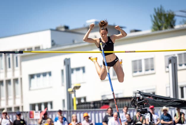 Deutsche Leichtathletik-Meisterschaften Stabhochsprung Frauen; Hannover, 24.07.2026 Anna Hiesinger (LAZ Ludwigsburg) im Stabhochsprung der Frauen; Deutsche Leichtathletik-Meisterschaften Stabhochsprung Frauen am 24.07.2026 auf dem Opernplatz in Hannover (Niedersachsen). *** German Track and Field Championships – Women’s Pole Vault, Hanover, July 24, 2026 Anna Hiesinger (LAZ Ludwigsburg) in the women’s pole vault at the German Track and Field Championships—Women’s Pole Vault on July 24, 2026, at Opernplatz in Hanover, Lower Saxony Copyright: xBEAUTIFULxSPORTS R.xSchmittx