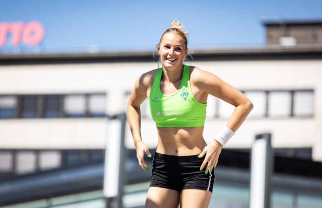 Deutsche Leichtathletik-Meisterschaften Stabhochsprung Frauen; Hannover, 24.07.2026 Erleichtert nach einem erfolgreichen Sprung: Friedelinde Petershofen (SV Werder Bremen) im Stabhochsprung der Frauen; Deutsche Leichtathletik-Meisterschaften Stabhochsprung Frauen am 24.07.2026 auf dem Opernplatz in Hannover (Niedersachsen). *** German Track and Field Championships – Women’s Pole Vault, Hanover, July 24, 2026: Friedelinde Petershofen of SV Werder Bremen looks relieved after a successful jump in the women’s pole vault at the German Track and Field Championships on July 24, 2026, at Opernplatz in Hanover, Lower Saxony Copyright: xBEAUTIFULxSPORTS R.xSchmittx