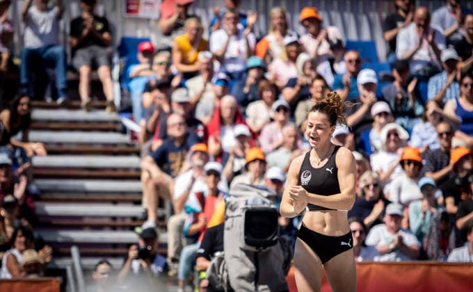 Deutsche Leichtathletik-Meisterschaften Stabhochsprung Frauen; Hannover, 24.07.2026 Freude bei Anna Hiesinger (LAZ Ludwigsburg) im Stabhochsprung der Frauen; Deutsche Leichtathletik-Meisterschaften Stabhochsprung Frauen am 24.07.2026 auf dem Opernplatz in Hannover (Niedersachsen). *** German Track and Field Championships—Women’s Pole Vault, Hanover, July 24, 2026: Anna Hiesinger of LAZ Ludwigsburg celebrates her victory in the women’s pole vault at the German Track and Field Championships on July 24, 2026, at Opernplatz in Hanover, Lower Saxony Copyright: xBEAUTIFULxSPORTS R.xSchmittx