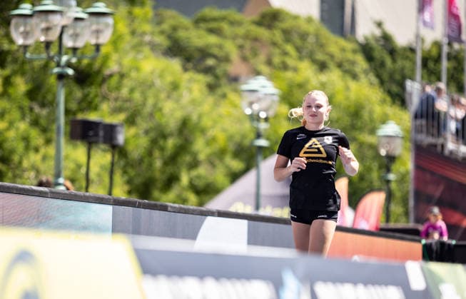 Deutsche Leichtathletik-Meisterschaften Stabhochsprung Frauen; Hannover, 24.07.2026 Chiara Sistermann (TSV Gräfelfing) bei der Athletenpräsentation; Deutsche Leichtathletik-Meisterschaften Stabhochsprung Frauen am 24.07.2026 auf dem Opernplatz in Hannover (Niedersachsen). *** German Track and Field Championships – Women’s Pole Vault, Hanover, July 24, 2026: Chiara Sistermann of TSV Gräfelfing at the athlete presentation for the German Track and Field Championships—Women’s Pole Vault—on July 24, 2026, at Opernplatz in Hanover, Lower Saxony Copyright: xBEAUTIFULxSPORTS R.xSchmittx