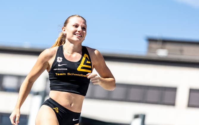 Deutsche Leichtathletik-Meisterschaften Stabhochsprung Frauen; Hannover, 24.07.2026 Freude bei Chiara Sistermann (TSV Gräfelfing) im Stabhochsprung der Frauen; Deutsche Leichtathletik-Meisterschaften Stabhochsprung Frauen am 24.07.2026 auf dem Opernplatz in Hannover (Niedersachsen). *** German Track and Field Championships – Women’s Pole Vault, Hanover, July 24, 2026: Chiara Sistermann of TSV Gräfelfing celebrates her victory in the women’s pole vault at the German Track and Field Championships on July 24, 2026, at Opernplatz in Hanover, Lower Saxony Copyright: xBEAUTIFULxSPORTS R.xSchmittx