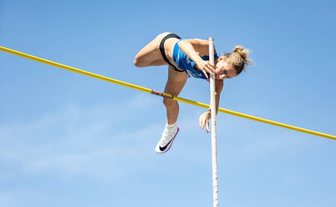 Deutsche Leichtathletik-Meisterschaften Stabhochsprung Frauen; Hannover, 24.07.2026 Tamineh Steinmeyer (LAZ Zweibrücken) im Stabhochsprung der Frauen; Deutsche Leichtathletik-Meisterschaften Stabhochsprung Frauen am 24.07.2026 auf dem Opernplatz in Hannover (Niedersachsen). *** German Track and Field Championships—Women’s Pole Vault, Hanover, July 24, 2026 Tamineh Steinmeyer (LAZ Zweibrücken) in the women’s pole vault at the German Track and Field Championships on July 24, 2026, at Opernplatz in Hanover, Lower Saxony Copyright: xBEAUTIFULxSPORTS R.xSchmittx