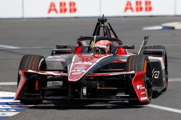 July 25, 2026, Tokyo, Japan: MAHINDRA RACING driver Edoardo Mortara (48) in action during a free practice before starting the Formula E Tokyo E-Prix, round 14 of the 2025Ã¢â‚¬2026 ABB FIA Formula E World Championship, WM, Weltmeisterschaft on the temporary street circuit around the Tokyo Big Sight convention center in Tokyo. Formula E 2026: Tokyo E-Prix  - ZUMAm191 20260725_aap_m191_001 Copyright: xRodrigoxReyesxMarinx