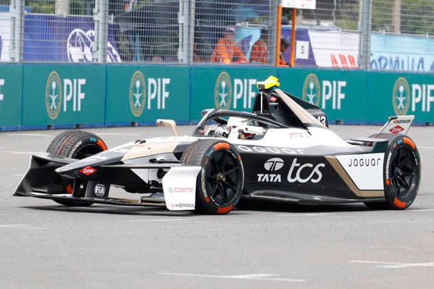 July 25, 2026, Tokyo, Japan: JAGUAR TCS RACING driver Antonio Felix Da Costa (13) in action during a free practice before starting the Formula E Tokyo E-Prix, round 14 of the 2025Ã¢â‚¬2026 ABB FIA Formula E World Championship, WM, Weltmeisterschaft on the temporary street circuit around the Tokyo Big Sight convention center in Tokyo. Tokyo Japan - ZUMAm191 20260725_aap_m191_014 Copyright: xRodrigoxReyesxMarinx