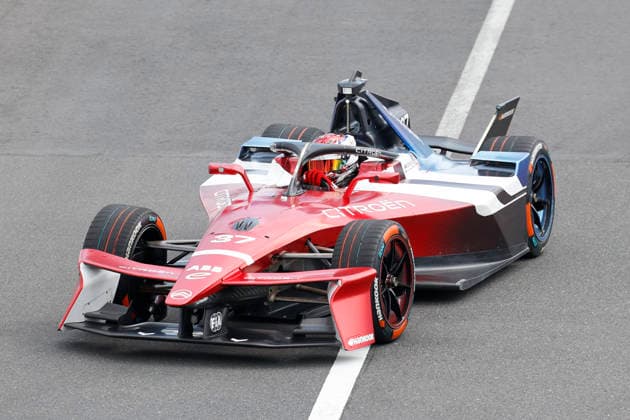 July 25, 2026, Tokyo, Japan: CITROEN RACING driver Nick Cassidy (37) in action during a free practice before starting the Formula E Tokyo E-Prix, round 14 of the 2025Ã¢â‚¬2026 ABB FIA Formula E World Championship, WM, Weltmeisterschaft on the temporary street circuit around the Tokyo Big Sight convention center in Tokyo. Tokyo Japan - ZUMAm191 20260725_aap_m191_015 Copyright: xRodrigoxReyesxMarinx