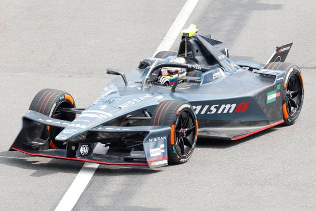 July 25, 2026, Tokyo, Japan: NISSAN FORMULA E TEAM driver Oliver Rowland (1) in action during a free practice before starting the Formula E Tokyo E-Prix, round 14 of the 2025Ã¢â‚¬2026 ABB FIA Formula E World Championship, WM, Weltmeisterschaft on the temporary street circuit around the Tokyo Big Sight convention center in Tokyo. Tokyo Japan - ZUMAm191 20260725_aap_m191_017 Copyright: xRodrigoxReyesxMarinx