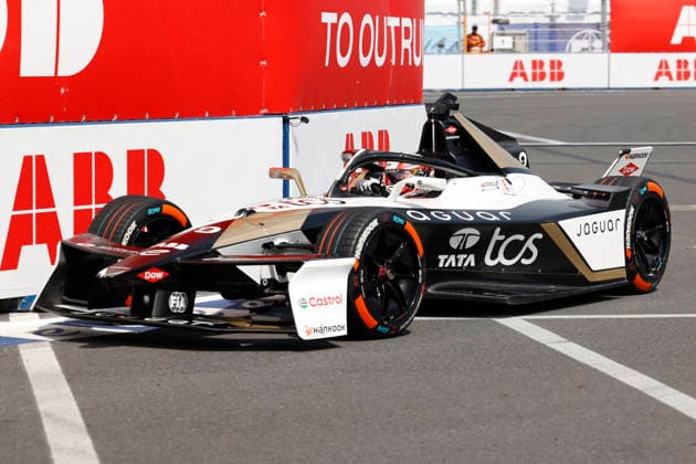 July 25, 2026, Tokyo, Japan: JAGUAR TCS RACING driver Mitch Evans (9) in action during a free practice before starting the Formula E Tokyo E-Prix, round 14 of the 2025Ã¢â‚¬2026 ABB FIA Formula E World Championship, WM, Weltmeisterschaft on the temporary street circuit around the Tokyo Big Sight convention center in Tokyo. Tokyo Japan - ZUMAm191 20260725_aap_m191_021 Copyright: xRodrigoxReyesxMarinx