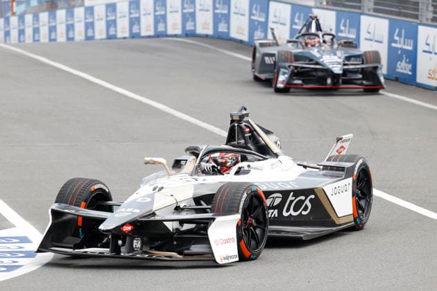 July 25, 2026, Tokyo, Japan: JAGUAR TCS RACING driver Mitch Evans (9) in action during a free practice before starting the Formula E Tokyo E-Prix, round 14 of the 2025Ã¢â‚¬2026 ABB FIA Formula E World Championship, WM, Weltmeisterschaft on the temporary street circuit around the Tokyo Big Sight convention center in Tokyo. Tokyo Japan - ZUMAm191 20260725_aap_m191_039 Copyright: xRodrigoxReyesxMarinx