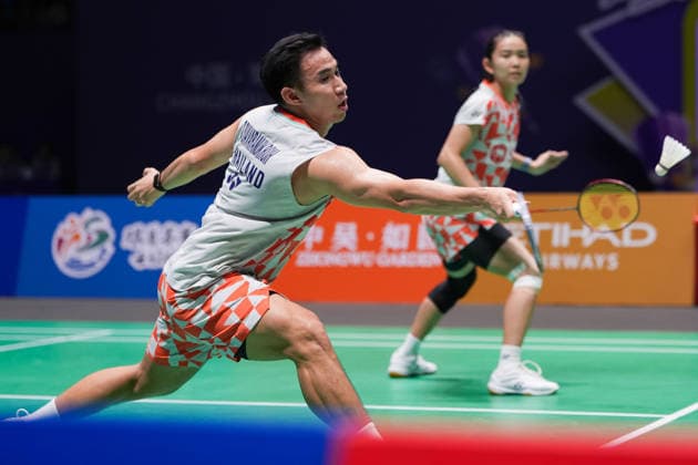 (260725) -- CHANGZHOU, July 25, 2026 -- Dechapol Puavaranukroh (front) Supissara Paewsampran compete during the mixed doubles semifinal match between Guo Xinwa Chen Fanghui of China and Dechapol Puavaranukroh Supissara Paewsampran of Thailand at the 2026 China Open badminton tournament in Changzhou, east China s Jiangsu Province, July 25, 2026. ) (SP)CHINA-CHANGZHOU-BADMINTON-CHINA OPEN-MIXED DOUBLES (CN) LixBo 