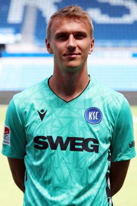 24.07.2026, xrekx, Fussball 2.Bundesliga, Karlsruher SC - Fototermin Saison 2026 27 v.l. Hans Christian Bernat (Karlsruher SC) (DFL DFB REGULATIONS PROHIBIT ANY USE OF PHOTOGRAPHS as IMAGE SEQUENCES and or QUASI-VIDEO) Karlsruhe *** July 24, 2026, xrekx, Soccer 2. Bundesliga, Karlsruher SC Photo Session, 2026–27 Season, from left: Hans Christian Bernat, Karlsruher SC. DFL and DFB regulations prohibit any use of photographs as image sequences and or quasi-video. Karlsruhe