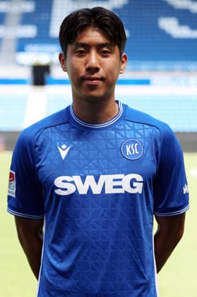 24.07.2026, xrekx, Fussball 2.Bundesliga, Karlsruher SC - Fototermin Saison 2026 27 v.l. Hyeok-Kyu Kwon (Karlsruher SC) (DFL DFB REGULATIONS PROHIBIT ANY USE OF PHOTOGRAPHS as IMAGE SEQUENCES and or QUASI-VIDEO) Karlsruhe *** July 24, 2026, xrekx, Soccer 2. Bundesliga, Karlsruher SC Photo Session, 2026–27 Season, from left: Hyeok Kyu Kwon, Karlsruher SC. DFL and DFB regulations prohibit any use of photographs as image sequences and or quasi-video. Karlsruhe
