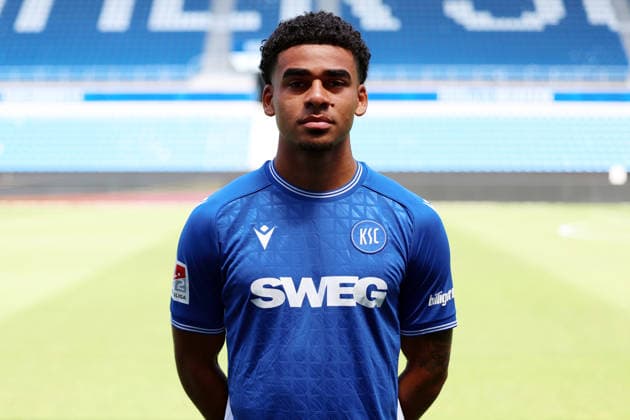 24.07.2026, xrekx, Fussball 2.Bundesliga, Karlsruher SC - Fototermin Saison 2026 27 v.l. Kevin Wiethaup (Karlsruher SC) (DFL DFB REGULATIONS PROHIBIT ANY USE OF PHOTOGRAPHS as IMAGE SEQUENCES and or QUASI-VIDEO) Karlsruhe *** July 24, 2026, xrekx, Soccer 2. Bundesliga, Karlsruher SC Photo Session, 2026–27 Season, from left: Kevin Wiethaup, Karlsruher SC. DFL and DFB regulations prohibit any use of photographs as image sequences and or quasi-video. Karlsruhe
