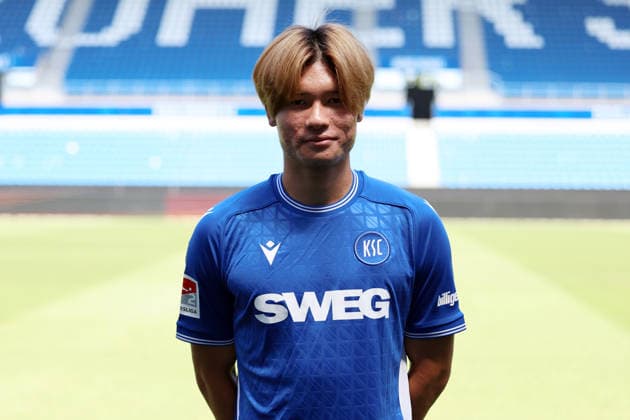 24.07.2026, xrekx, Fussball 2.Bundesliga, Karlsruher SC - Fototermin Saison 2026 27 v.l. Shio Fukuda (Karlsruher SC) (DFL DFB REGULATIONS PROHIBIT ANY USE OF PHOTOGRAPHS as IMAGE SEQUENCES and or QUASI-VIDEO) Karlsruhe *** July 24, 2026, xrekx, Soccer 2. Bundesliga, Karlsruher SC Photo Op, 2026–27 Season, from left: Shio Fukuda, Karlsruher SC. DFL and DFB regulations prohibit any use of photographs as image sequences and or quasi-video. Karlsruhe