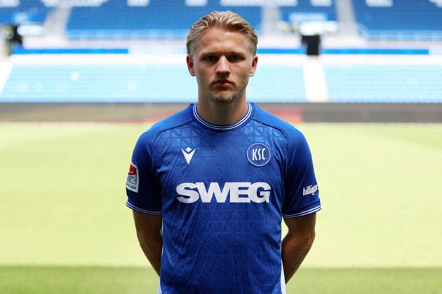 24.07.2026, xrekx, Fussball 2.Bundesliga, Karlsruher SC - Fototermin Saison 2026 27 v.l. Andreas Mueller (Karlsruher SC) (DFL DFB REGULATIONS PROHIBIT ANY USE OF PHOTOGRAPHS as IMAGE SEQUENCES and or QUASI-VIDEO) Karlsruhe *** July 24, 2026, xrekx, Soccer 2. Bundesliga, Karlsruher SC Photo Session, 2026–27 Season, from left: Andreas Mueller, Karlsruher SC. DFL and DFB regulations prohibit any use of photographs as image sequences and or quasi-video. Karlsruhe