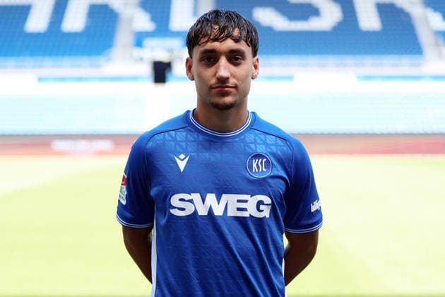 24.07.2026, xrekx, Fussball 2.Bundesliga, Karlsruher SC - Fototermin Saison 2026 27 v.l. Danyal Zor (Karlsruher SC) (DFL DFB REGULATIONS PROHIBIT ANY USE OF PHOTOGRAPHS as IMAGE SEQUENCES and or QUASI-VIDEO) Karlsruhe *** July 24, 2026, xrekx, Soccer 2. Bundesliga, Karlsruher SC Photo Op, 2026–27 Season, from left: Danyal Zor, Karlsruher SC. DFL and DFB regulations prohibit any use of photographs as image sequences and or quasi-video. Karlsruhe