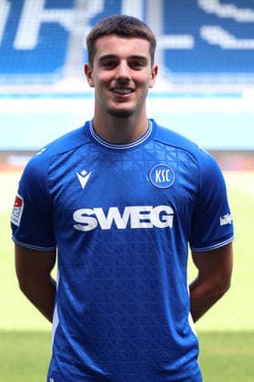 24.07.2026, xrekx, Fussball 2.Bundesliga, Karlsruher SC - Fototermin Saison 2026 27 v.l. John Davis Meyer (Karlsruher SC) (DFL DFB REGULATIONS PROHIBIT ANY USE OF PHOTOGRAPHS as IMAGE SEQUENCES and or QUASI-VIDEO) Karlsruhe *** July 24, 2026, xrekx, Soccer 2. Bundesliga, Karlsruher SC Photo Op, 2026–27 Season, from left: John Davis, Meyer, Karlsruher SC. DFL and DFB regulations prohibit any use of photographs as image sequences and or quasi-video. Karlsruhe