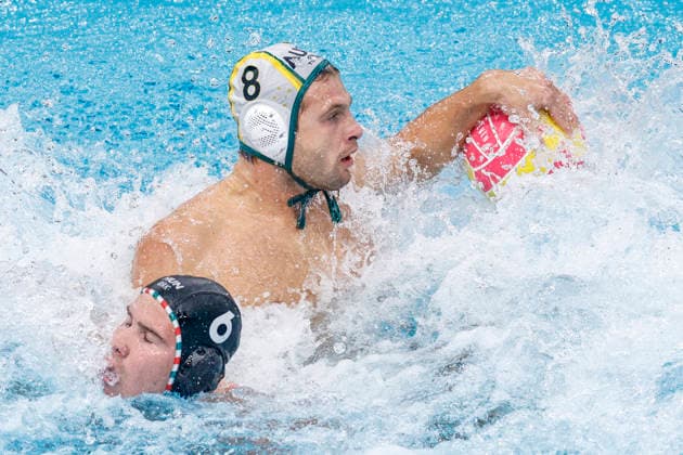 Water polo, Wasserball WORLD CUP AUSTRALIA HUNGARY, Jacob Mercep of Australia controls the ball during the Water Polo World Cup Men s Semi Final match between Australia and Hungary at Sydney Olympic Park Aquatic Centre in Sydney, Saturday, July 25, 2026. ( NO ARCHIVING, EDITORIAL USE ONLY SYDNEY NEW SOUTH WALES AUSTRALIA  Copyright: xMARKxEVANSx 20260725190306487719