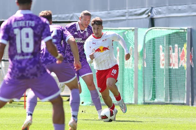 Testspiel: RB Leipzig - FC Ingolstadt 04, 25.07.26 Brajan Gruda (10, RB Leipzig) auf dem Weg zum 1:0-Führungs-Tor. Fußball, Saison-Vorbereitung 2026 2027, Testspiel: RB Leipzig (1. Bundesliga) vs. FC Ingolstadt 04 (3. Liga) am 25.07.26 im RB-Trainingszentrum am Cottaweg. *** Friendly Match: RB Leipzig vs. FC Ingolstadt 04, July 25, 2026; Brajan Gruda 10; RB Leipzig on its way to a 1-0 lead; Soccer; 2026-2027 Preseason, Friendly Match: RB Leipzig (1. Bundesliga) vs. FC Ingolstadt 04 (3. Liga) on July 25, 2026, at the RB Training Center on Cottaweg Copyright: xBEAUTIFULxSPORTS JanxKaeferx