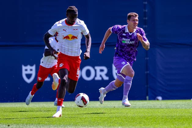 Ezechiel Banzuzi (RB Leipzig, 06) am Ball, Laufduell, RB Leipzig vs FC Ingolstadt, Fussball, Testspiel, Saison 2026 27, 25.07.2026,¨ RB Leipzig vs FC Ingolstadt, Fussball, Testspiel, Saison 2026 27, 25.07.2026 Leipzig *** Ezechiel Banzuzi, RB Leipzig, No. 06 on the ball, running duel, RB Leipzig vs. FC Ingolstadt, soccer, friendly match, 2026–27 season, July 25, 2026, RB Leipzig vs. FC Ingolstadt, soccer, friendly match, 2026–27 season, July 25, 2026, Leipzig Copyright: xEibner-Pressefoto LauraxRoemerx EP_LRR