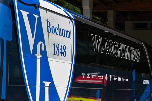 25.07.2026, AUT, Fußball, Herren, 1. Bundesliga, FSP, Saison 2026 2027, Zell am Ziller, SV Werder Bremen vs VfL Bochum Bus des VfL Bochum , Logo, Wappen, Symbolbild, Symbolfoto Zell am Ziller Parkstadion Tirol Österreich *** July 25, 2026, Austria, Soccer, Men s, 1st Bundesliga, FSP, 2026–2027 season, Zell am Ziller, SV Werder Bremen vs. VfL Bochum, VfL Bochum bus, logo, crest, stock photo, representative image, Zell am Ziller Parkstadion, Tyrol, Austria Copyright: xNordphotox xHafnerx