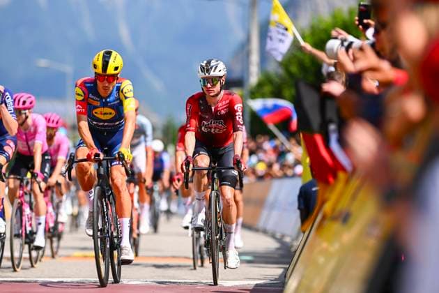 Tour de France 2026 Stage 20 ALPE D HUEZ, FRANCE - JULY 25 : Van Eetvelt Lennert (BEL) of Lotto - Intermarche during stage 20 of the 113rd edition of Tour de France an UCI World Tour 2.UWT cycling road race stage for Men Elite of 171 km with start in Le Bourg d Oissans and finish in Alpe d Huez on July 25, 2026 in Alpe d Huez, France, 25 07 2026 Alpe d Huez France  Copyright: xGvgx