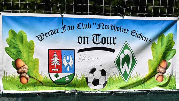 25.07.2026, AUT, Fußball, Herren, 1. Bundesliga, FSP, Saison 2026 2027, Zell am Ziller, SV Werder Bremen vs VfL Bochum Banner des Werder Fanclubs Nordholzer Eichen Zell am Ziller Parkstadion Tirol Österreich *** July 25, 2026, Austria, Soccer, Men s, 1. Bundesliga, FSP, 2026–2027 Season, Zell am Ziller, SV Werder Bremen vs. VfL Bochum Banner of the Werder Fan Club Nordholzer Eichen Zell am Ziller Parkstadion Tyrol Austria Copyright: xNordphotox xHafnerx