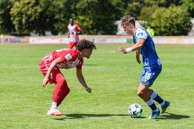 Testspiel, SC Freiburg U23 vs TSG Hoffenheim II, 25.07.2026 Zweikampf zwischen Jannik Veit (SC Freiburg U23, 48) und Lion Wagenbach (TSG Hoffenheim II, 18) Testspiel, SC Freiburg U23 vs TSG Hoffenheim II, Renchtal-Stadion Oberkirch, 25.07.2026 DFB DFL REGULATIONS PROHIBIT ANY USE OF PHOTOGRAPHS AS IMAGE SEQUENCES AND OR QUASI-VIDEO *** Friendly Match, SC Freiburg U23 vs. TSG Hoffenheim II, July 25, 2026; Tackle between Jannik Veit (SC Freiburg U23), 48, and Lion Wagenbach of TSG Hoffenheim II, 18 Friendly match, SC Freiburg U23 vs. TSG Hoffenheim II, Renchtal Stadium, Oberkirch, July 25, 2026 DFB and DFL regulations prohibit any use of photographs as image sequences and or quasi-video Copyright: xBEAUTIFULxSPORTS Boscox