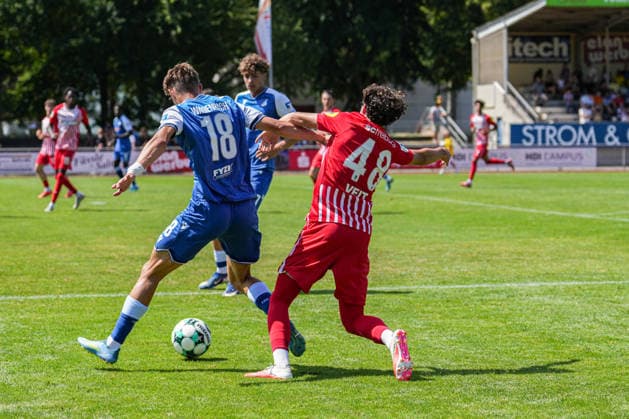 Testspiel, SC Freiburg U23 vs TSG Hoffenheim II, 25.07.2026 Zweikampf zwischen Jannik Veit (SC Freiburg U23, 48) und Lion Wagenbach (TSG Hoffenheim II, 18) Testspiel, SC Freiburg U23 vs TSG Hoffenheim II, Renchtal-Stadion Oberkirch, 25.07.2026 DFB DFL REGULATIONS PROHIBIT ANY USE OF PHOTOGRAPHS AS IMAGE SEQUENCES AND OR QUASI-VIDEO *** Friendly Match, SC Freiburg U23 vs. TSG Hoffenheim II, July 25, 2026; Tackle between Jannik Veit (SC Freiburg U23), 48, and Lion Wagenbach of TSG Hoffenheim II, 18 Friendly match, SC Freiburg U23 vs. TSG Hoffenheim II, Renchtal Stadium, Oberkirch, July 25, 2026 DFB and DFL regulations prohibit any use of photographs as image sequences and or quasi-video Copyright: xBEAUTIFULxSPORTS Boscox