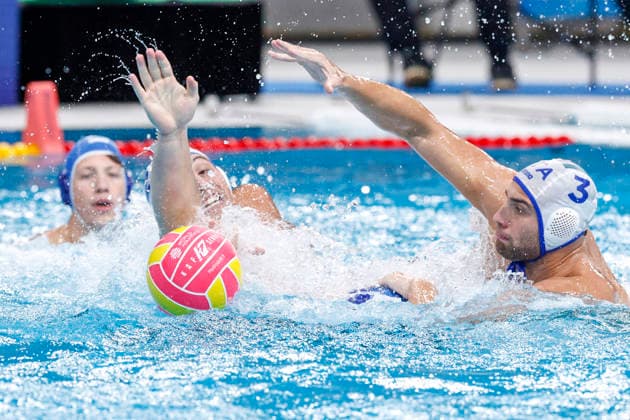 Water polo, Wasserball WORLD CUP ‹GREECE ITALY, Guerrato Stefano of Italy competes for the ball during the Water Polo World Cup Men s Semi Final match between Greece and Italy at Sydney Olympic Park Aquatic Centre in Sydney, Saturday, July 25, 2026. ( NO ARCHIVING, EDITORIAL USE ONLY SYDNEY NEW SOUTH WALES AUSTRALIA  Copyright: xMARKxEVANSx 20260725141264735450