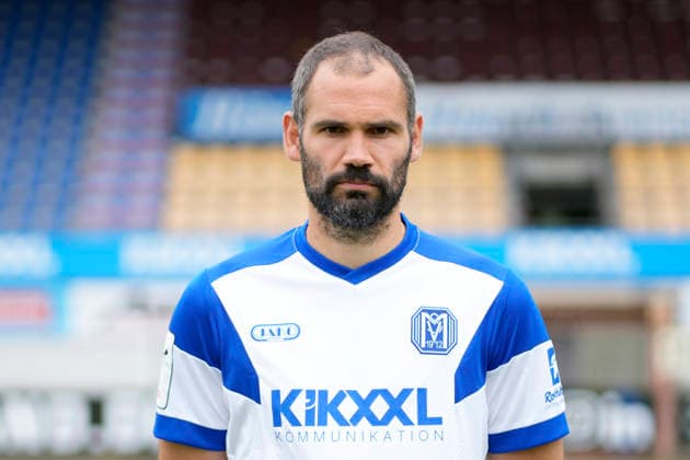 23.07.2026, Hänsch-Arena, Meppen, Spieler Simon Engelmann; SV Meppen 1912 e.V.; 3.Liga, Porträttermin 2026 2027 DFL REGULATIONS PROHIBIT ANY USE OF PHOTOGRAPHS AS IMAGE SEQUENCES AND OR QUASI-VIDEO. Meppen Niedersachsen Germany Hänsch-Arena *** July 23, 2026, Hänsch Arena, Meppen, Player Simon Engelmann, SV Meppen 1912 e.V., 3rd Division, Photo Shoot 2026–2027. DFL regulations prohibit any use of photographs as image sequences and or quasi-video. Meppen, Lower Saxony, Germany, Hänsch Arena