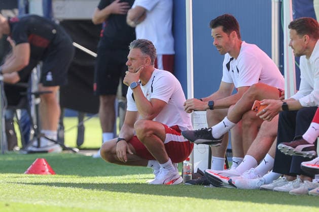 25.07.2026, xtgx, Fussball Testspiel, RB Leipzig - FC Ingolstadt 04 emspor, v.l. Martin Demichelis (Leipzig, Trainer) (DFL DFB REGULATIONS PROHIBIT ANY USE OF PHOTOGRAPHS as IMAGE SEQUENCES and or QUASI-VIDEO) Leipzig *** July 25, 2026, xtgx, soccer exhibition match, RB Leipzig vs. FC Ingolstadt 04 emspor, from left: Martin Demichelis (Leipzig), coach. DFL and DFB regulations prohibit any use of photographs as image sequences and or quasi-video footage in Leipzig.
