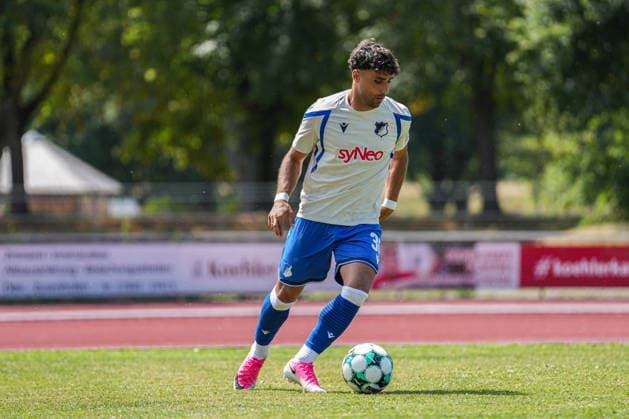 Testspiel, SC Freiburg U23 vs TSG Hoffenheim II, 25.07.2026 Nader El-Jindaoui (TSG Hoffenheim II, 30) beim aufwärmen Testspiel, SC Freiburg U23 vs TSG Hoffenheim II, Renchtal-Stadion Oberkirch, 25.07.2026 DFB DFL REGULATIONS PROHIBIT ANY USE OF PHOTOGRAPHS AS IMAGE SEQUENCES AND OR QUASI-VIDEO *** Friendly Match, SC Freiburg U23 vs. TSG Hoffenheim II, July 25, 2026 Nader El Jindaoui TSG Hoffenheim II, age 30, warming up Friendly Match, SC Freiburg U23 vs. TSG Hoffenheim II, Renchtal Stadium, Oberkirch, July 25, 2026 DFB and DFL regulations prohibit any use of photographs as image sequences and or quasi-video Copyright: xBEAUTIFULxSPORTS Boscox