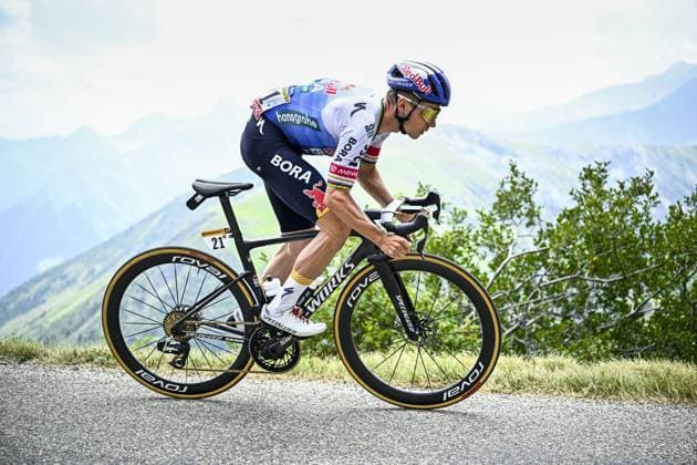 Belgian Remco Evenepoel of Red Bull-BORA-hansgrohe pictured in action during stage 20 of the 2026 Tour de France cycling race, a stage of 171km Le Bourg d Oisans to Alpe d Huez, on Saturday 25 July 2026. The 113th edition of the Tour de France starts on Saturday 4 July in Barcelona, Spain, and will finish in Paris, France on the 26th of July. JASPERxJACOBS  x182000498x