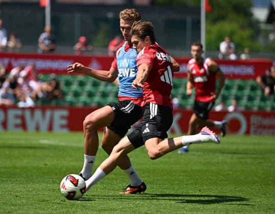 25.07.2026, xophax, Fussball 1.Bundesliga, 1.FC Koeln Trainingslager . Training in Sankt Johann. Training. Sebastian Sebulonsen , links und Alessio Castro-Montes, rechts ( beide 1.FC Köln ) Kitzbühel *** July 25, 2026, xophax, Soccer, Bundesliga 1, 1. FC Köln Training Camp: Training in Sankt Johann; Sebastian Sebulonsen (left) and Alessio Castro Montes (right), both of 1. FC Köln, Kitzbühel