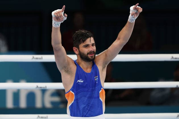 July 25, 2026, Glasgow, Scotland, Great Britain: Sachin SACHIN of India (blue) reacts to defeating Keoma AL-AHMADIEH of Canada (red) in the Boxing Men s 60kg - Round of 32 of the Commonwealth Games Glasgow 2026 at the SEC Hall 5 in Glasgow, Scotland Glasgow Great Britain - ZUMAc179 20260725_zep_c179_003 Copyright: xMickaelxChavetx