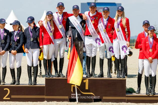 HAGEN a.T.W. - FEI Jumping European Championship, EM, Europameisterschaft Children, Juniors and Young Rider 2026, HAGEN a.T.W. - FEI Jumping European Championship Children, Juniors and Young Rider 2026 Team Germany TILLMANN Lennard (GER), STORMANNS Tony (GER), MERSCHFORMANN Malte (GER), BEERBAUM Brianne (GER), KUEHNER Jolie Marie (GER), SEEMANN Eberhard (Chef dÂ Equipe) Championship ceremony Team Final Nations Cup CH-EU-J-S - Juniors 2nd COMPETITION Teams & Individuals over two rounds - SECOND ROUND Hagen a.T.W., Reitanlage Haunhorst 25. July 2026 - *** HAGEN a T W FEI Jumping European Championship for Children, Juniors, and Young Riders 2026, HAGEN a T W FEI Jumping European Championship for Children, Juniors, and Young Riders 2026 Team Germany: Lennard TILLMANN (GER), Tony STORMANNS (GER), Malte MERSCHFORMANN (GER), Brianne BEERBAUM (GER), KUEHNER Jolie Marie GER, SEEMANN Eberhard, Chef d’Equipe Championship Ceremony Team Final Nations Cup CH EU J S Juniors 2nd COMPETITION Teams Individuals over two rounds SECOND ROUND Hagen a T W, Haunhorst Equestrian Center, July 25, 2026