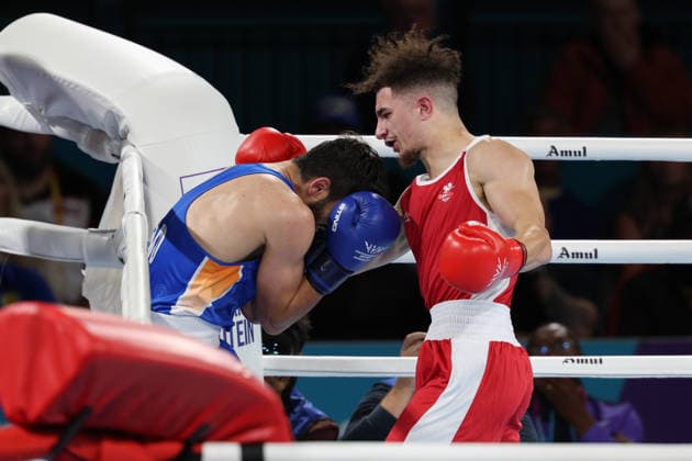 July 25, 2026, Glasgow, Scotland, Great Britain: Keoma AL-AHMADIEH of Canada (red) against Sachin SACHIN of India (blue) in the Boxing Men s 60kg - Round of 32 of the Commonwealth Games Glasgow 2026 at the SEC Hall 5 in Glasgow, Scotland Glasgow Great Britain - ZUMAc179 20260725_zep_c179_008 Copyright: xMickaelxChavetx