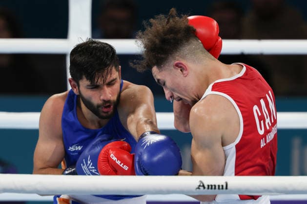 July 25, 2026, Glasgow, Scotland, Great Britain: Sachin SACHIN of India (blue) lands a punch on Keoma AL-AHMADIEH of Canada (red) in the Boxing Men s 60kg - Round of 32 of the Commonwealth Games Glasgow 2026 at the SEC Hall 5 in Glasgow, Scotland Glasgow Great Britain - ZUMAc179 20260725_zep_c179_010 Copyright: xMickaelxChavetx