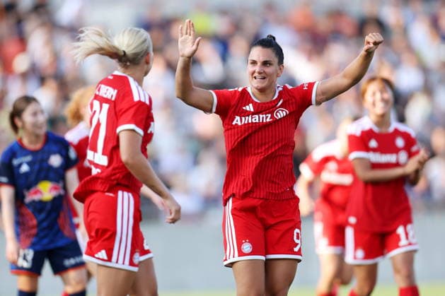 (L-R) Pernille Harder, Jovana Damnjanovic (FC Bayern), JULY 25, 2026 - Football Soccer : Allianz Women s Tour 2026 match between RB Omiya Ardija and FC Bayern Munich at NACK5 Stadium in Saitama, Japan.  aflo_339072996 NaokixNishimurax