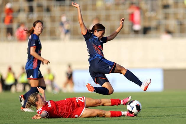 (Top-Bottom) Mai Kadowaki (Ardija), Barbara Dunst (FC Bayern), JULY 25, 2026 - Football Soccer : Allianz Women s Tour 2026 match between RB Omiya Ardija and FC Bayern Munich at NACK5 Stadium in Saitama, Japan.  aflo_339073000 NaokixNishimurax