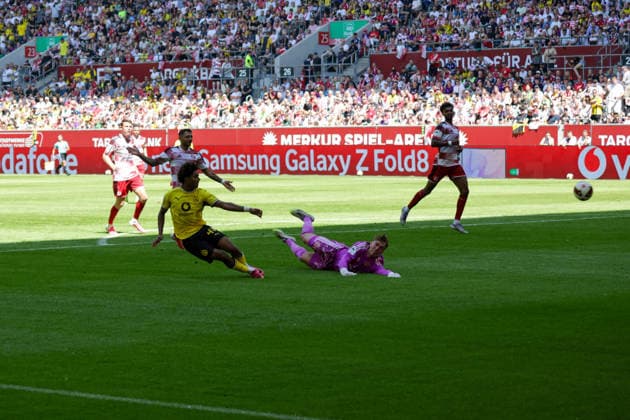 25.07.2026, xgrfx, Fussball Testspiel , Fortuna Düsseldorf - Borussia Dortmund v.l. Tor, Mathis Albert zum 0:1 (Borussia Dortmund) (DFL DFB REGULATIONS PROHIBIT ANY USE OF PHOTOGRAPHS as IMAGE SEQUENCES and or QUASI-VIDEO) Düsseldorf *** July 25, 2026, xgrfx, Soccer Friendly Match, Fortuna Düsseldorf vs. Borussia Dortmund, Goal by Mathis Albert, 0–1 Borussia Dortmund. DFL and DFB regulations prohibit any use of photographs as image sequences and or quasi-video. Düsseldorf