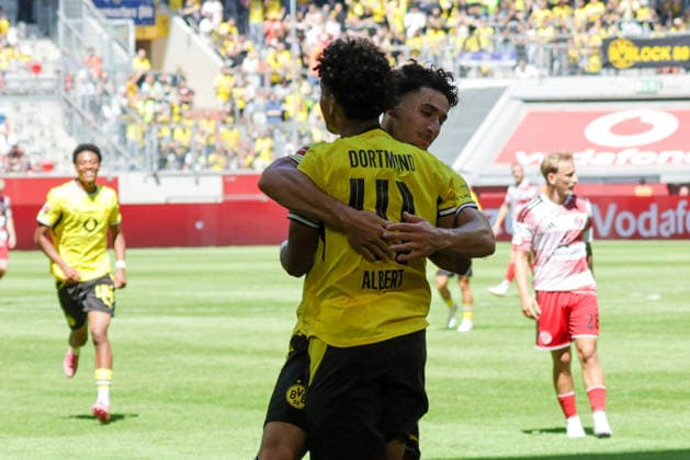 25.07.2026, xgrfx, Fussball Testspiel , Fortuna Düsseldorf - Borussia Dortmund v.l. Tor, Mathis Albert zum 0:1 (Borussia Dortmund) (DFL DFB REGULATIONS PROHIBIT ANY USE OF PHOTOGRAPHS as IMAGE SEQUENCES and or QUASI-VIDEO) Düsseldorf *** July 25, 2026, xgrfx, Soccer Friendly Match, Fortuna Düsseldorf vs. Borussia Dortmund, Goal by Mathis Albert, 0–1 Borussia Dortmund. DFL and DFB regulations prohibit any use of photographs as image sequences and or quasi-video. Düsseldorf