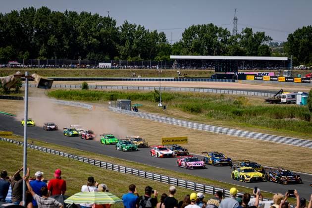 DTM, 9. + 10. Rennen Oschersleben 2026 25 McLaren 720S GT3 Evo, Dörr Motorsport: Ben Dörr, 48 Mercedes-AMG GT3 EVO, Winward Racing: Jules Gounon - picture by Gruppe C Photography Oschersleben Oschersleben Sachsen-Anhalt Germany Copyright: xGruppexCxPhotographyx
