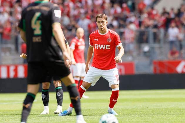 Fußball Testspiel Rot-Weiss Essen - VFL Borussia Mönchengladbach am 25.07.2026 im Stadion an der Hafenstraße in Essen Noah Pesch ( Rot-Weiss Essen ) *** Soccer Friendly Match: Rot-Weiss Essen vs. VFL Borussia Mönchengladbach on July 25, 2026, at the Stadion an der Hafenstraße in Essen; Noah Pesch, Rot-Weiss Essen