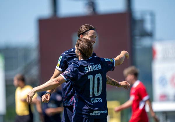 Torjubel goal celebration nach dem Tor goal zum 1-4 durch Dustin Willms (Sportfreunde Siegen, 30) TSV Steinbach Haiger - Sportfreunde Siegen 25.07.2026 Fussball, Testspiel, GER, Sibre Sportpark, Haiger *** Goal celebration after Dustin Willms scored the goal to make it 1–4 for Sportfreunde Siegen, 30 TSV Steinbach Haiger Sportfreunde Siegen July 25, 2026 Soccer, Friendly Match, GER, Sibre Sportpark, Haiger Copyright: MarcoxBader