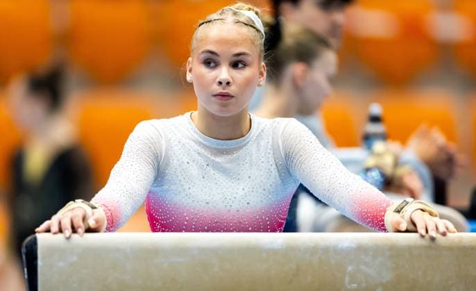 ROTTERDAM - Yuna Uljee receives a hug from coach Vincent Wevers during the qualifying competition for the European Gymnastics Championships. The European Championships are taking place in the Croatian capital, Zagreb. IRIS VAN DEN BROEK ANP xVIxANPxSportx xxANPxIVx 564255611 originalFilename: 564255611.jpg