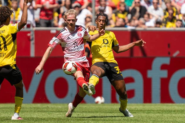 Deutschland: 25. Juli 2026: Testspiel - Vorbereitung 2026 2027 - Fortuna Düsseldorf vs. Borussia Dortmund, Merkur Spiel Arena, Düsseldorf Jomaine Consbruch (Fortuna Düsseldorf, 14) Filippo Mane (Borussia Dortmund, 39) *** Germany, July 25, 2026, Friendly Match, 2026–2027 Preseason, Fortuna Düsseldorf vs. Borussia Dortmund, Merkur Spiel Arena, Düsseldorf; Jomaine Consbruch (Fortuna Düsseldorf), 14; Filippo Mane (Borussia Dortmund), 39 Copyright: xCelinaxLeiersx