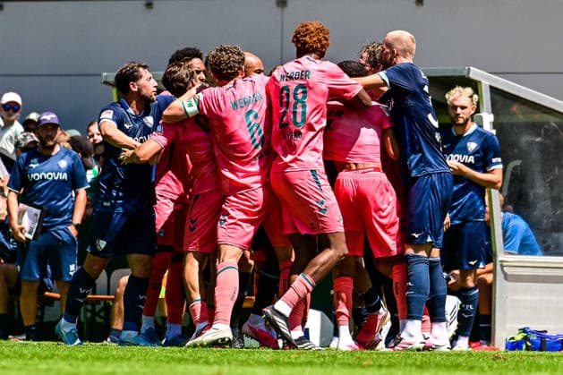 25.07.2026, AUT, Fußball, Herren, 1. Bundesliga, FSP, Saison 2026 2027, Zell am Ziller, SV Werder Bremen vs VfL Bochum Rangelei nach Foul zwischen Jean Manuel Mbom (Bochum, 8) und Felix Agu (Werder Bremen, 27) mit anschliesender Rudelbildung Zell am Ziller Parkstadion Tirol Österreich *** July 25, 2026, Austria, Soccer, Men s, 1. Bundesliga, FSP, 2026–2027 Season, Zell am Ziller, SV Werder Bremen vs. VfL Bochum: Scuffle following a foul between Jean Manuel Mbom (Bochum, No. 8) and Felix Agu (Werder Bremen, No. 27), followed by a brawl at the Zell am Ziller Parkstadion in Tyrol, Austria Copyright: xNordphotox xHafnerx
